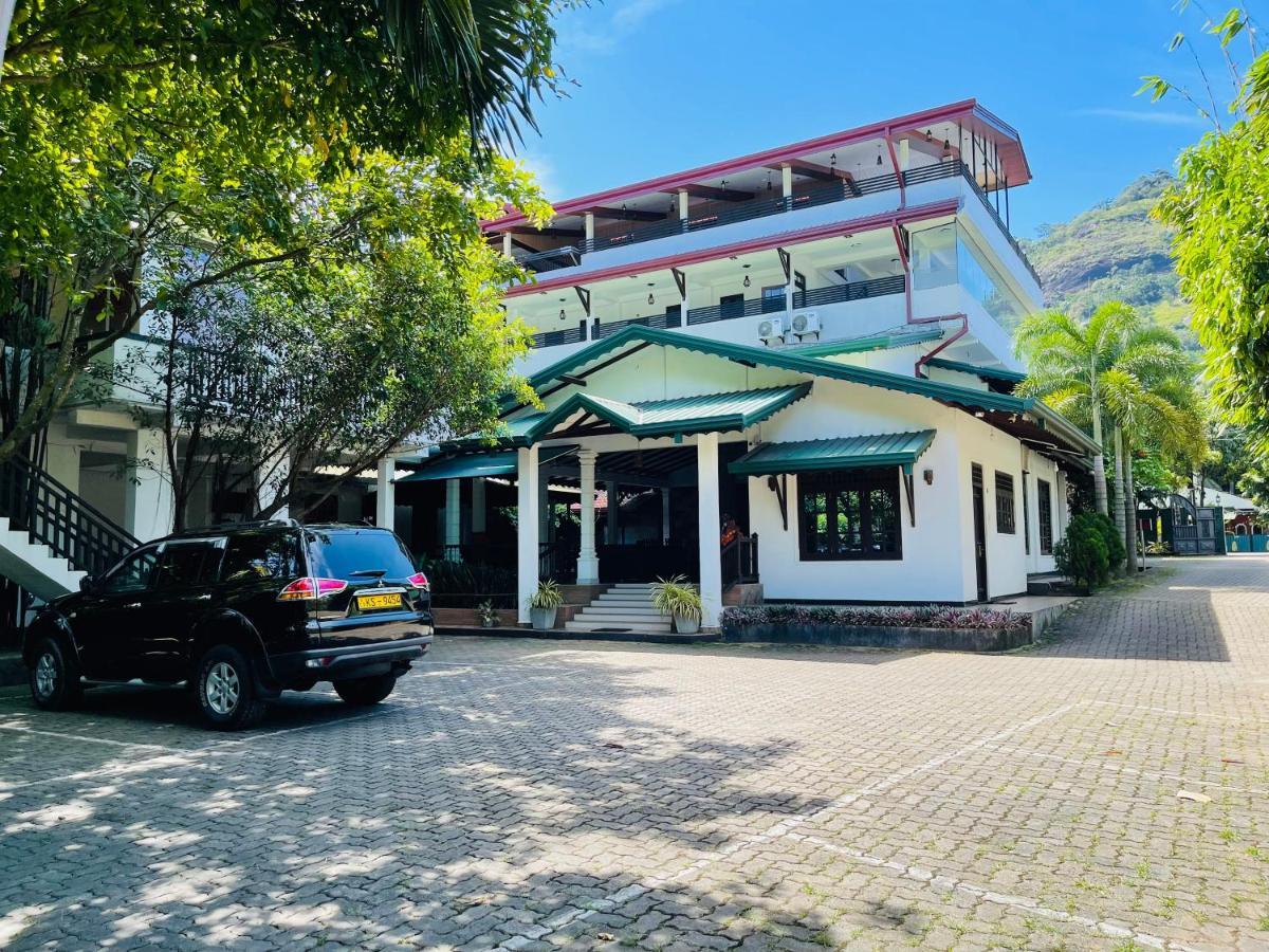 Ama Residence Matale Luaran gambar